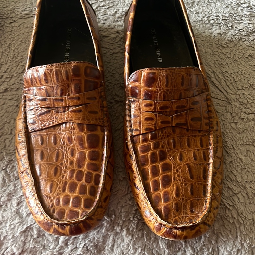 Barely worn driving shoes, leather uppers rubber sole